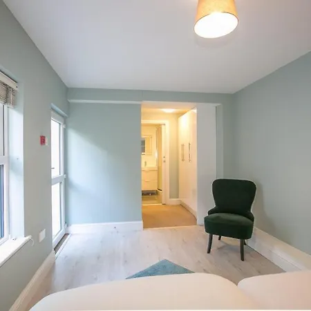 Georgian Square Apartment