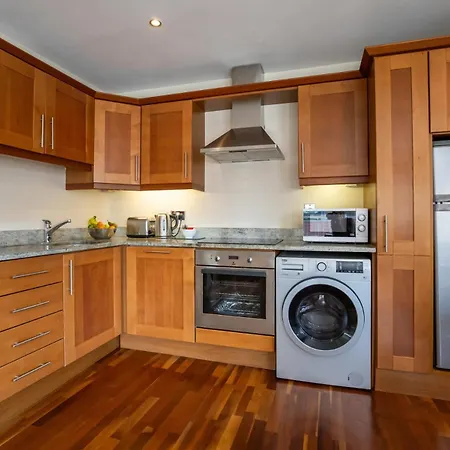 Georgian Square Apartment *