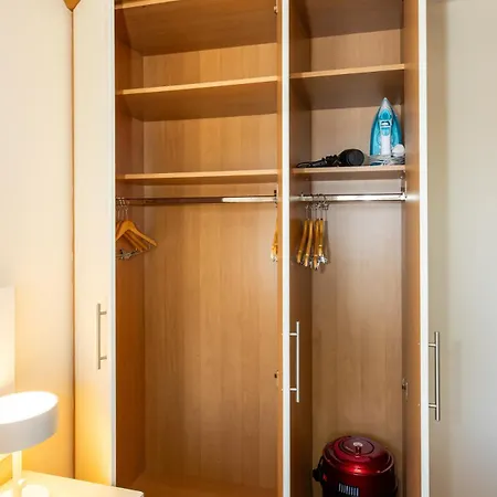 Georgian Square Apartment *