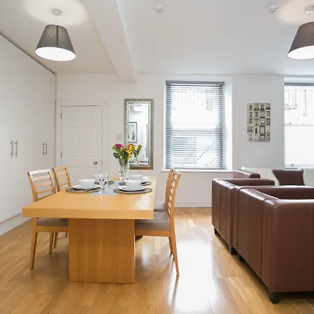 Georgian Square Apartman *